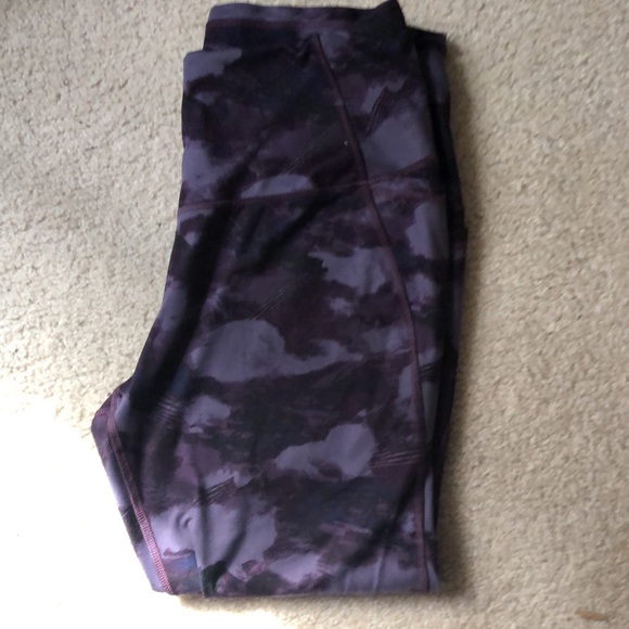 XXL All in motion purple camouflage leggings with pockets! - Picture 4 of 8